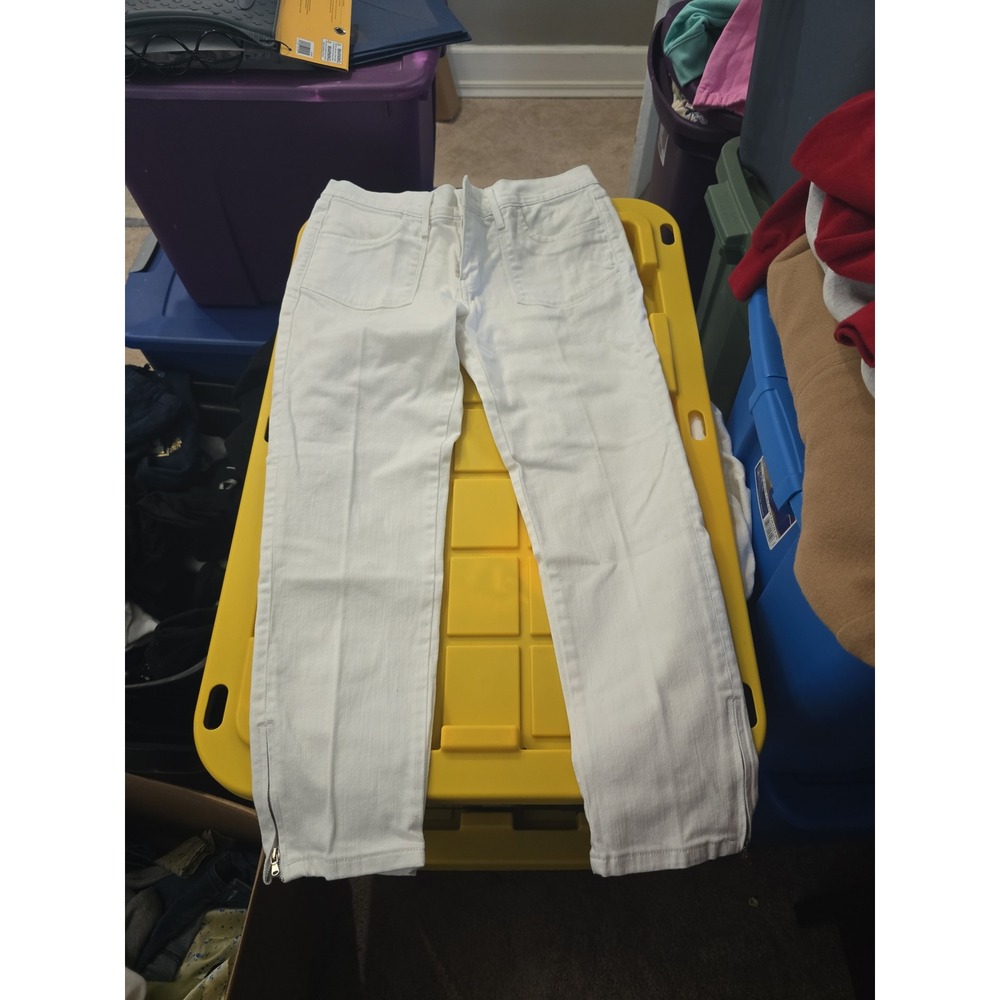 Levis the original jean. Womens white ankle skinny. Size 8. Vguc